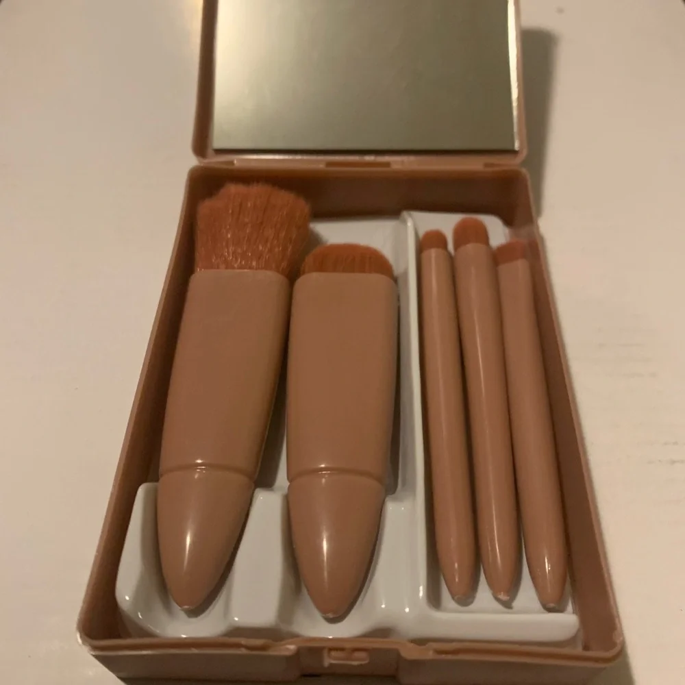 Compact Makeup Brush Set in Tan Case